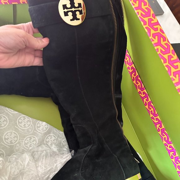 Black Velvet Tory Burch Boots Size 8.5 Gold Heel - Picture 3 of 3